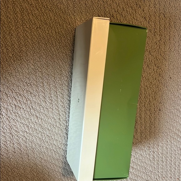 Kate Spade Cream and green box - Picture 4 of 6
